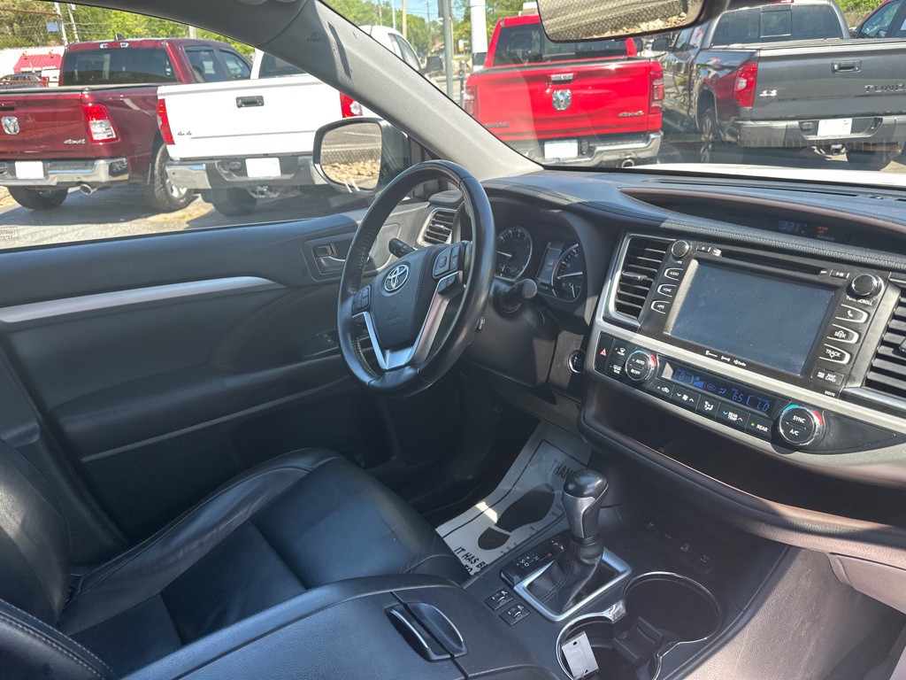 2017 Toyota Highlander Image 9