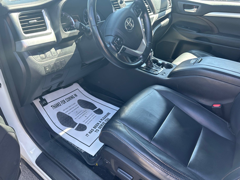 2017 Toyota Highlander Image 17