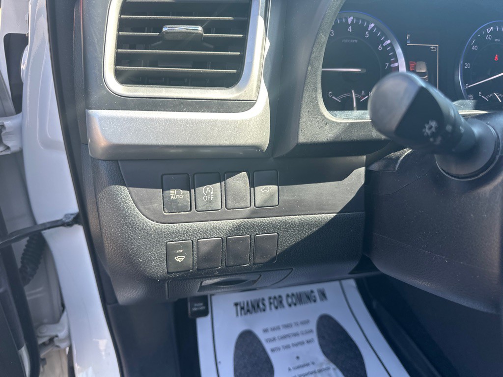 2017 Toyota Highlander Image 21