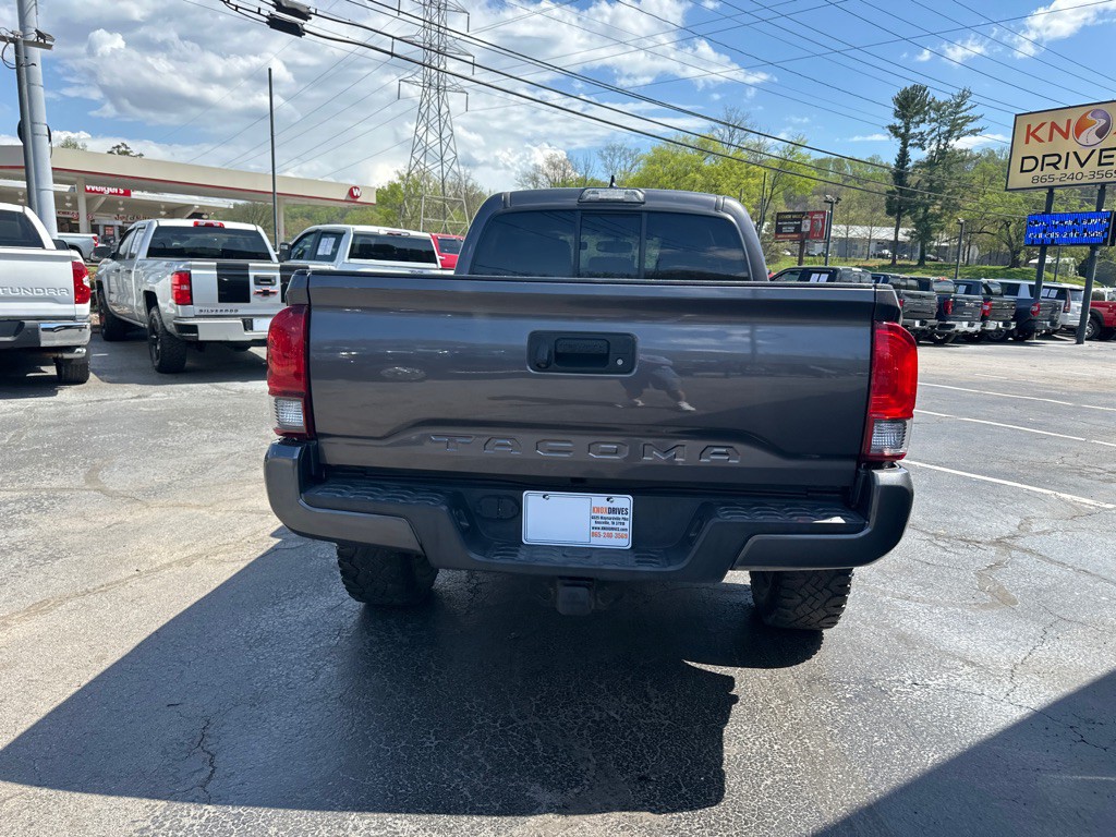 2016 Toyota Tacoma Image 3