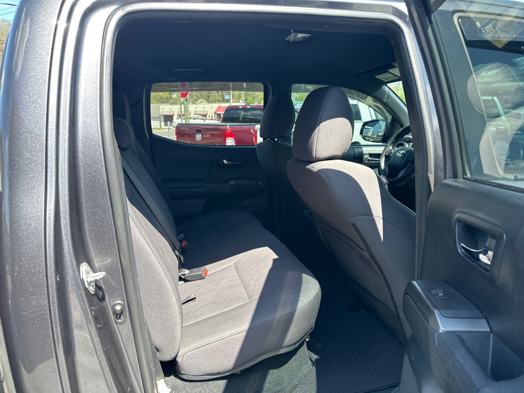 2016 Toyota Tacoma Image 10