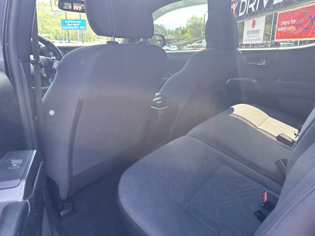 2016 Toyota Tacoma Image 13