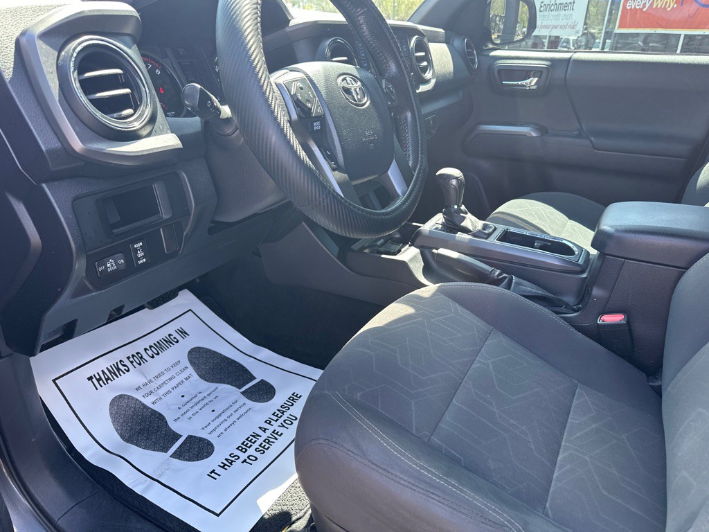 2016 Toyota Tacoma Image 14