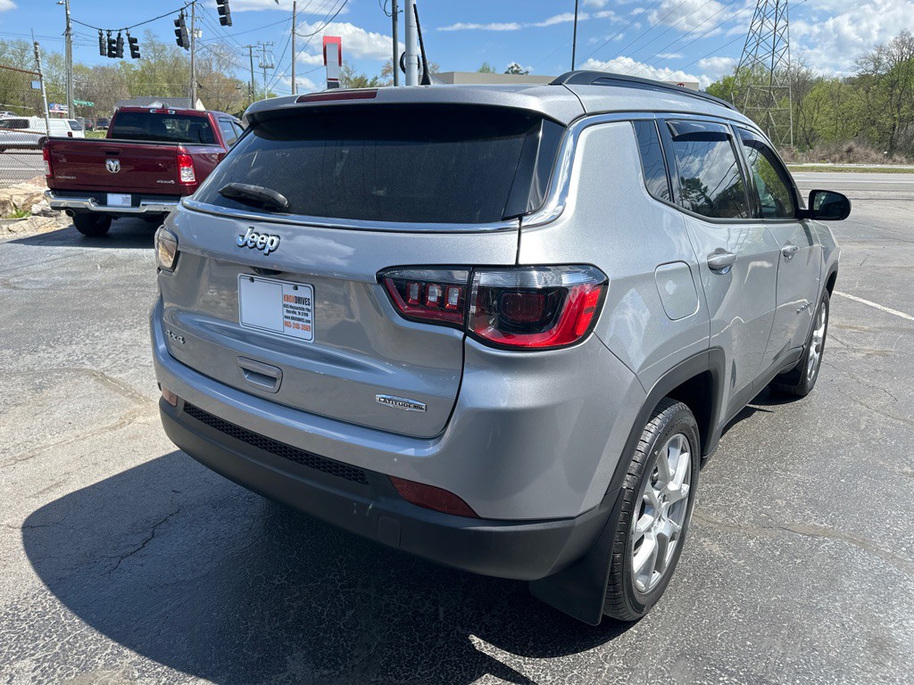 2022 Jeep Compass Image 2