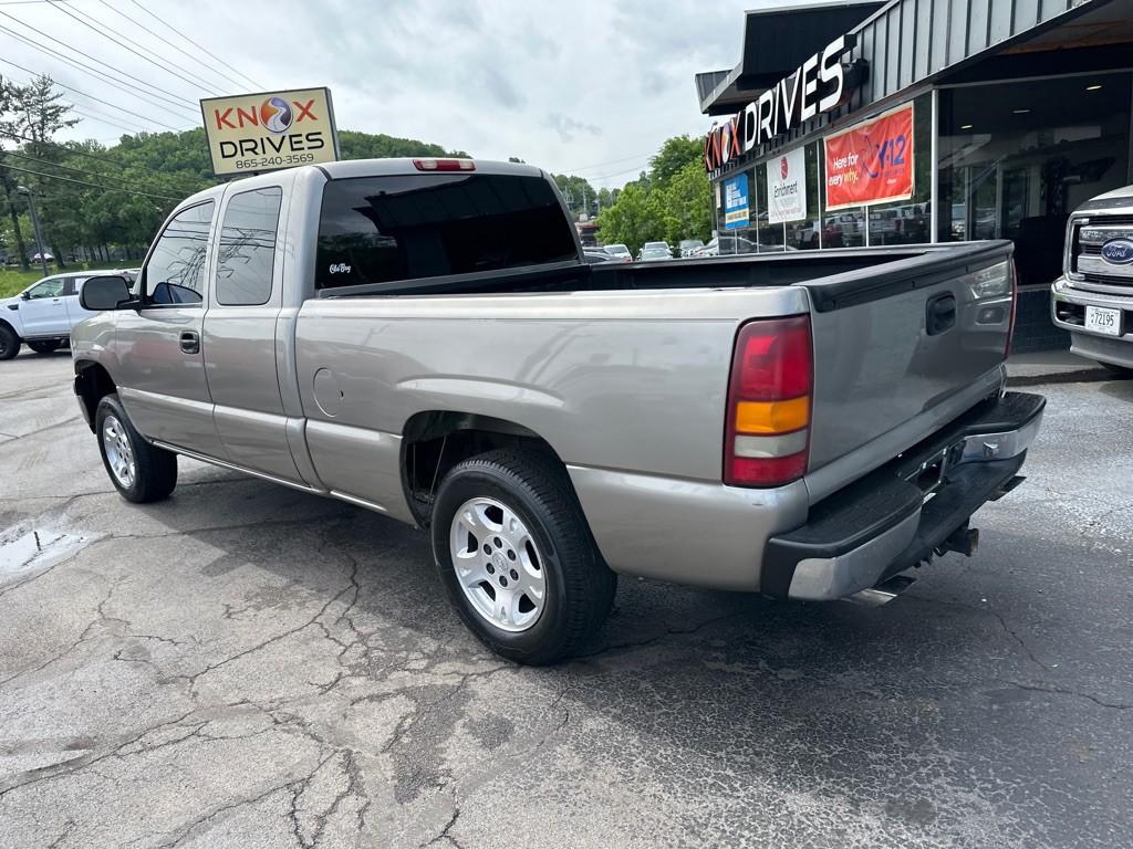 2000 Chevrolet Silverado 1500 Image 2