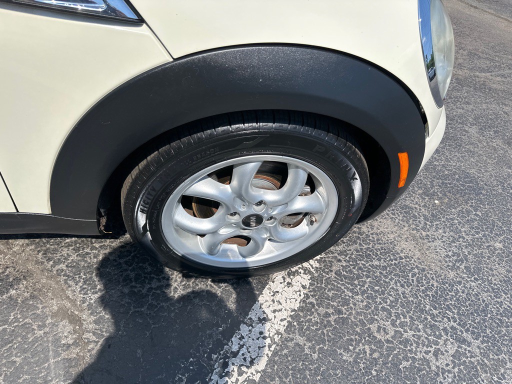 2011 MINI Cooper Image 8