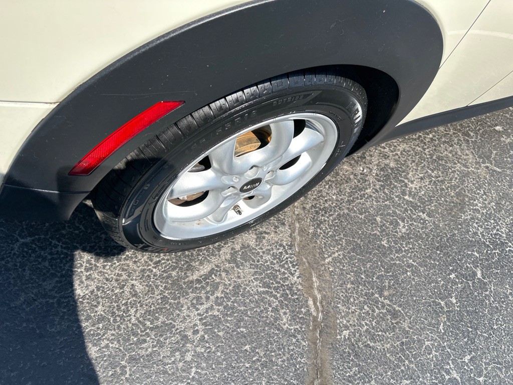 2011 MINI Cooper Image 12