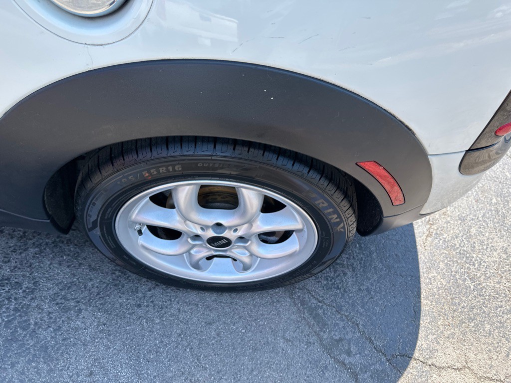 2011 MINI Cooper Image 13