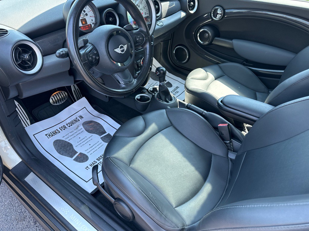 2011 MINI Cooper Image 14