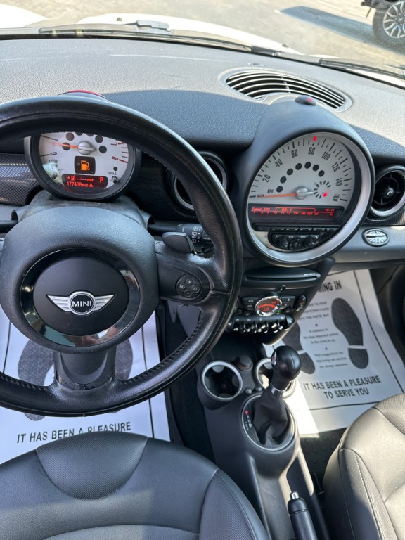 2011 MINI Cooper Image 15