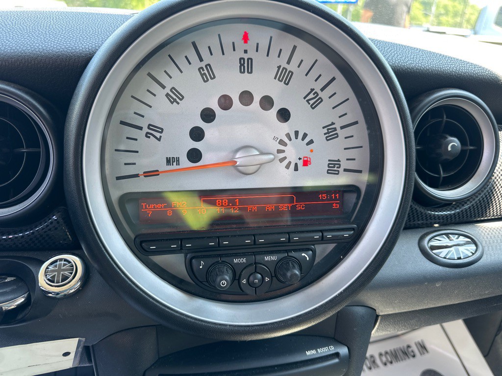 2011 MINI Cooper Image 17