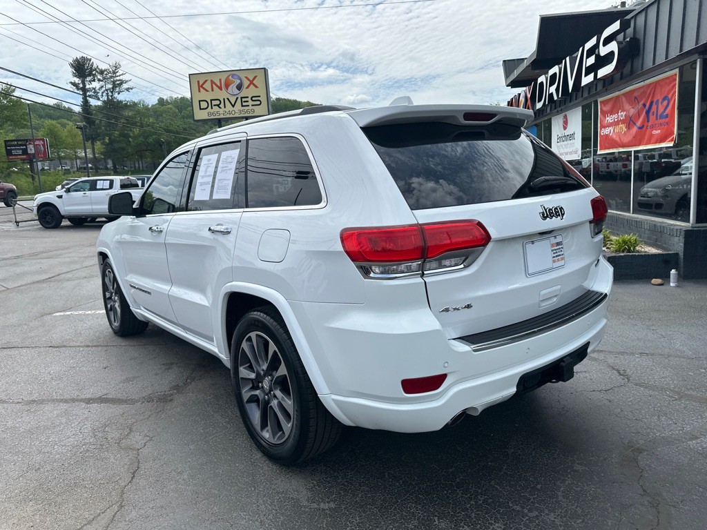 2017 Jeep Grand Cherokee Image 2