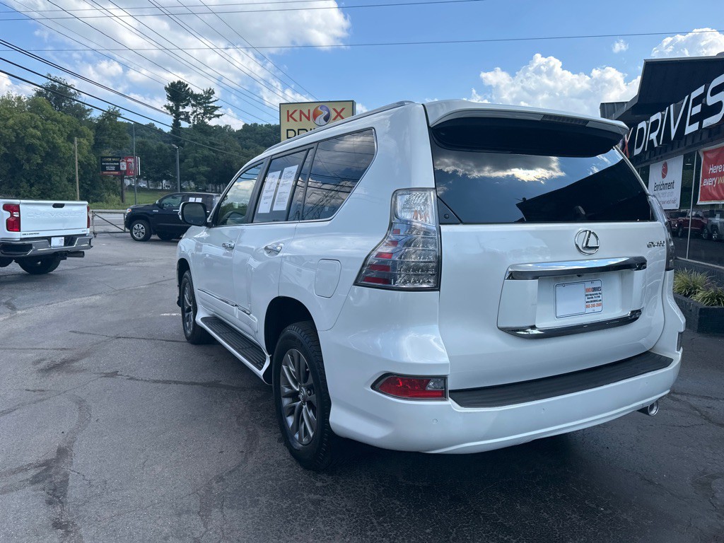 2015 Lexus GX Image 2