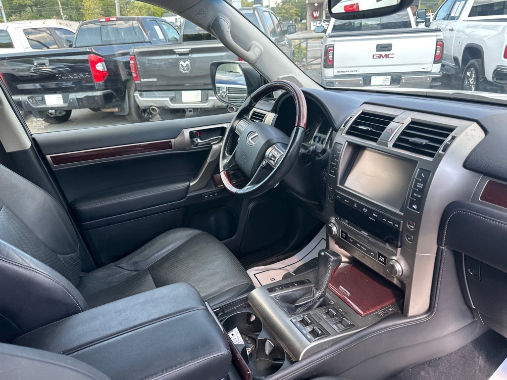 2015 Lexus GX Image 9