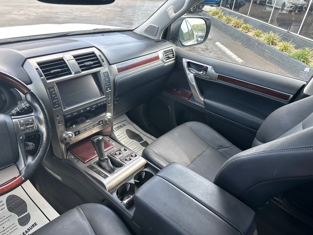 2015 Lexus GX Image 15