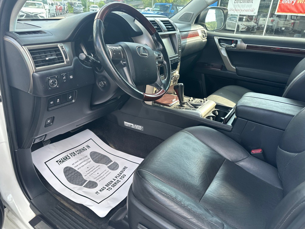 2015 Lexus GX Image 16