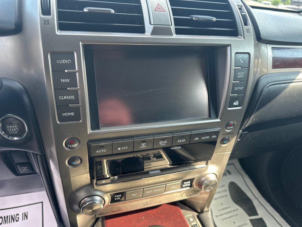2015 Lexus GX Image 17