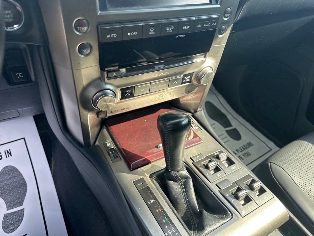 2015 Lexus GX Image 18