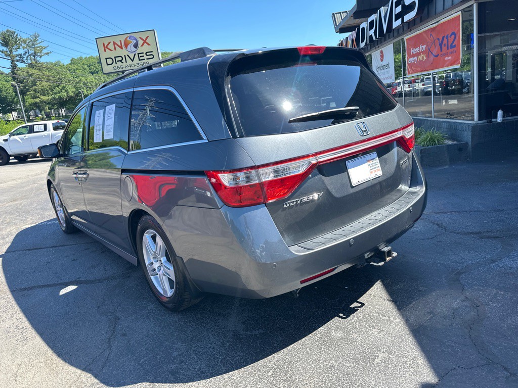 2011 Honda Odyssey Image 2