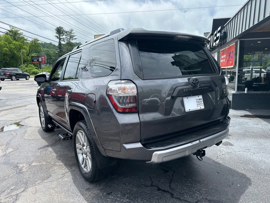 2018 Toyota 4Runner Image 2