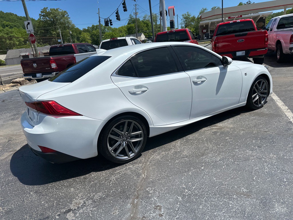 2017 Lexus IS Image 4