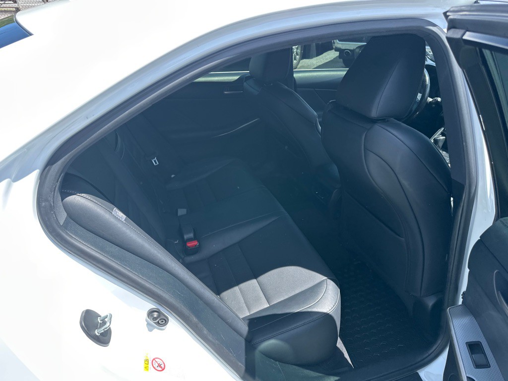 2017 Lexus IS Image 12