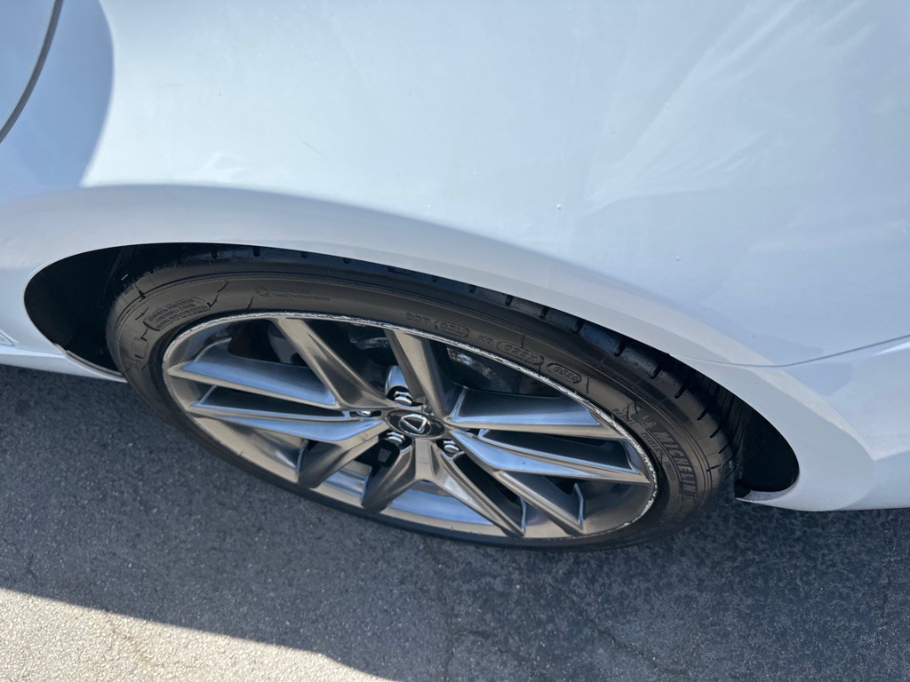 2017 Lexus IS Image 14