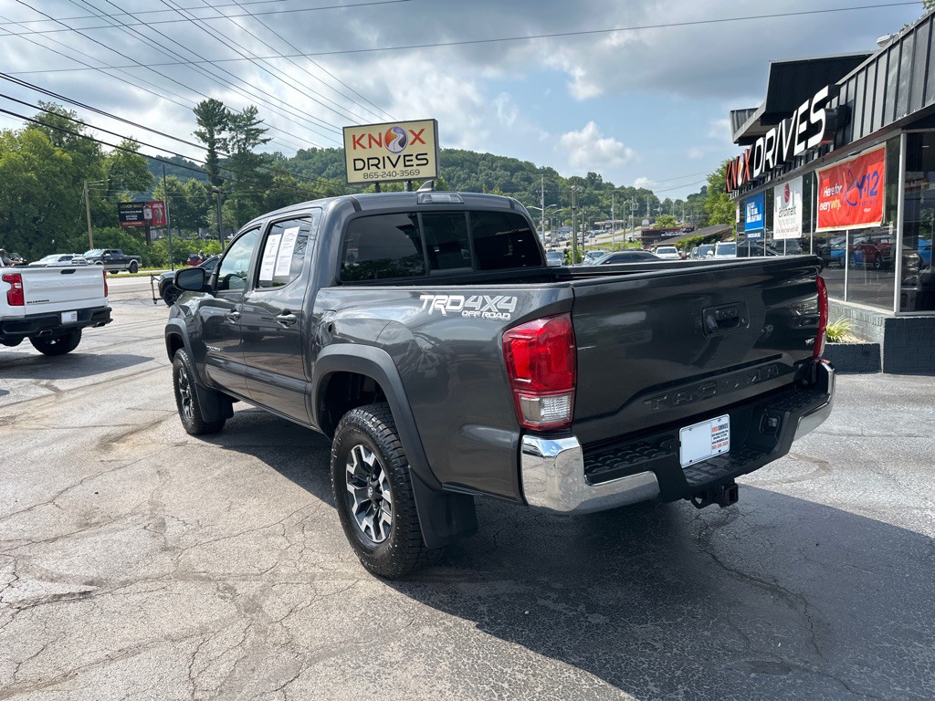 2016 Toyota Tacoma Image 2