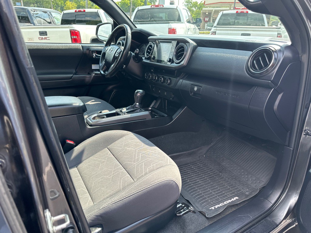 2016 Toyota Tacoma Image 8