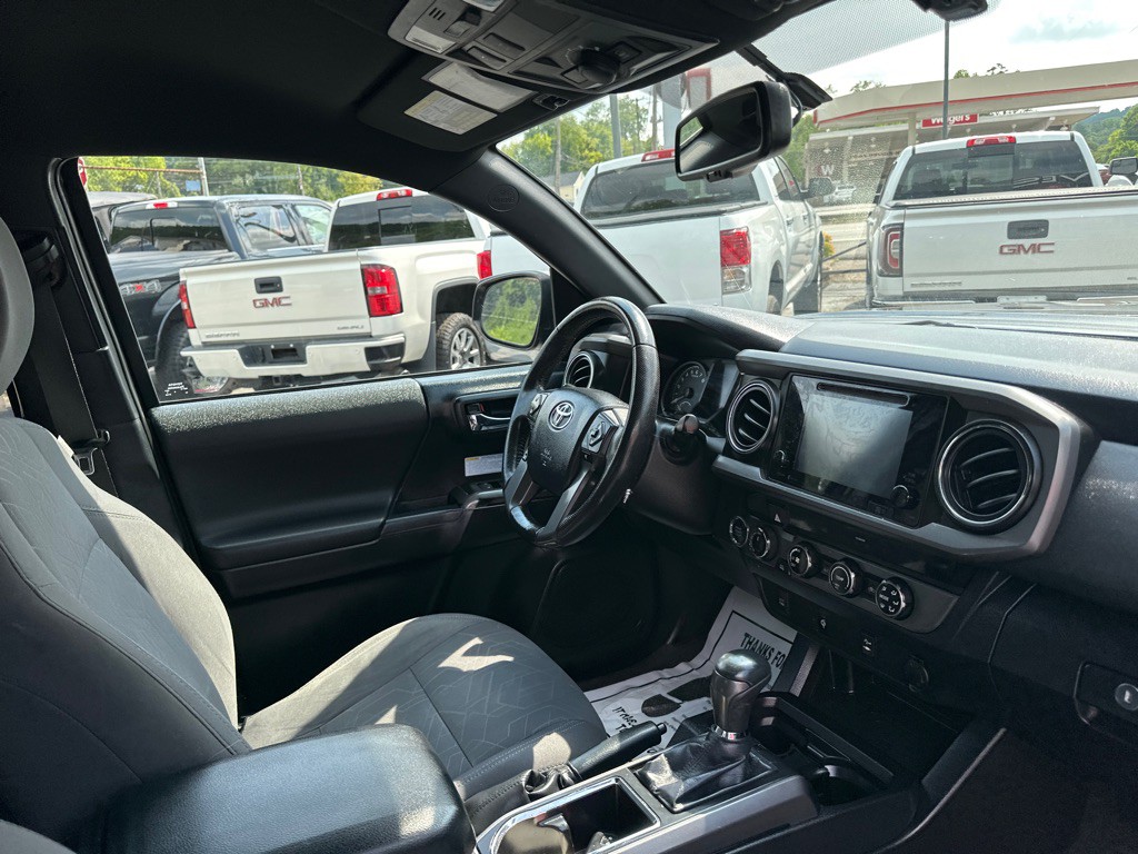 2016 Toyota Tacoma Image 9
