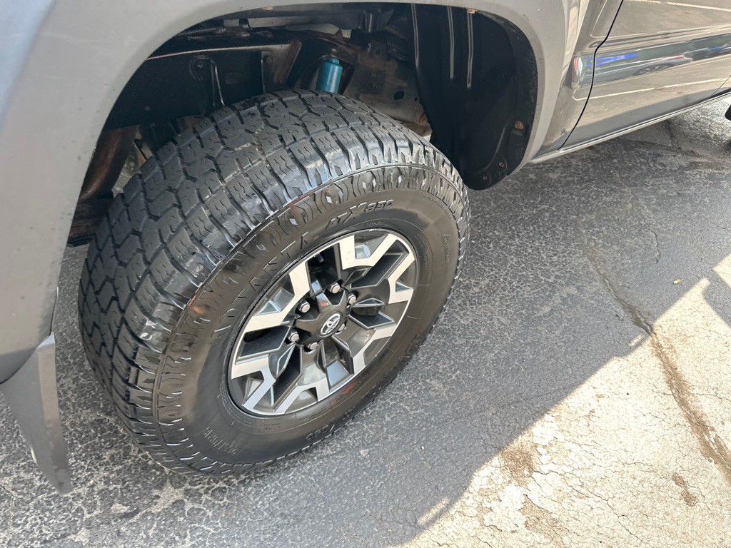 2016 Toyota Tacoma Image 11