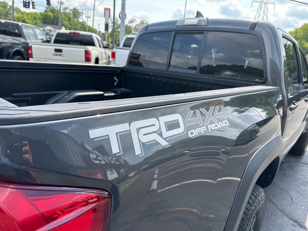2016 Toyota Tacoma Image 12