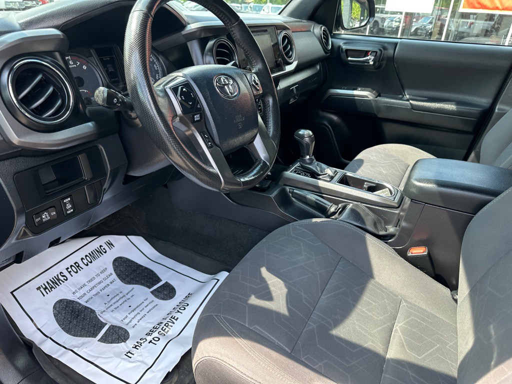 2016 Toyota Tacoma Image 15