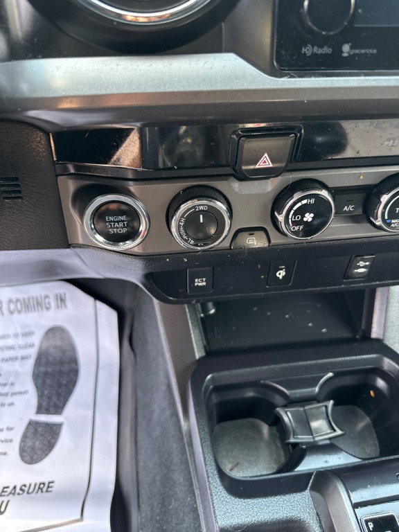 2016 Toyota Tacoma Image 17