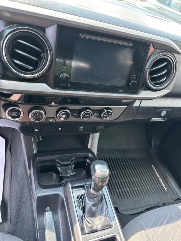 2016 Toyota Tacoma Image 18