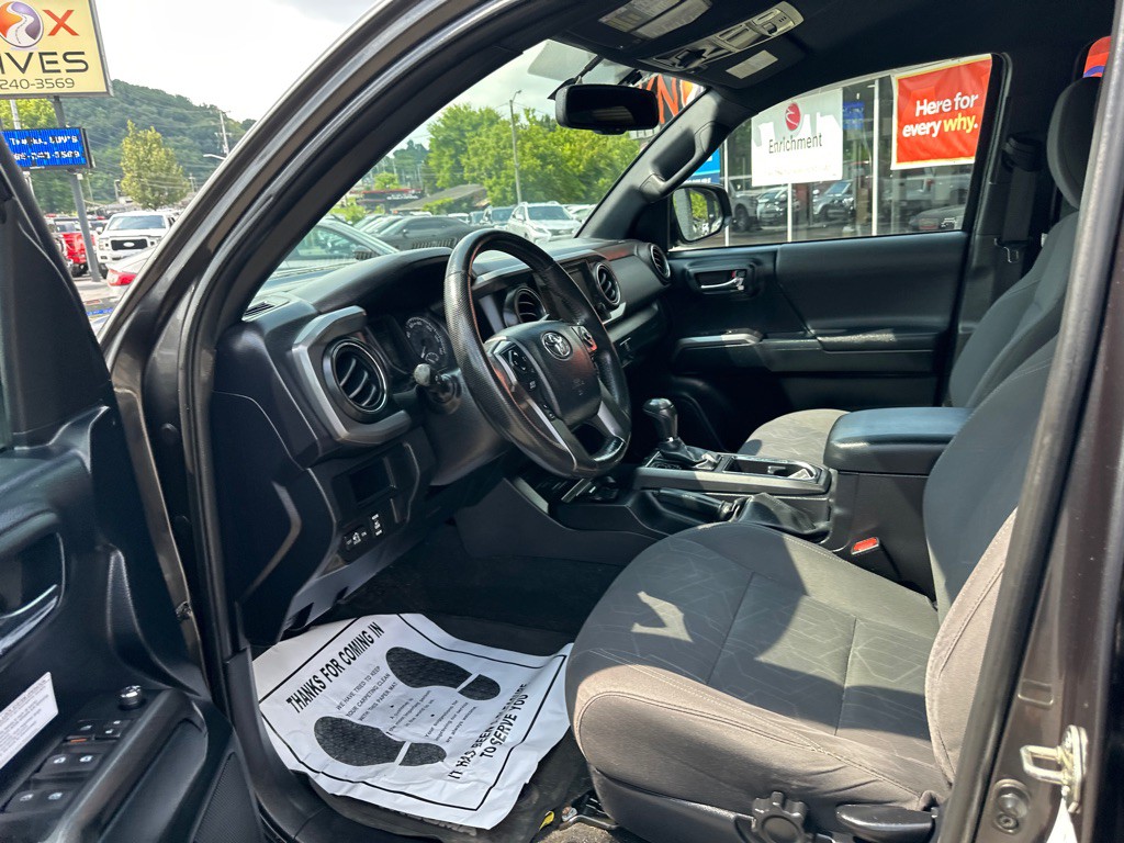2016 Toyota Tacoma Image 19
