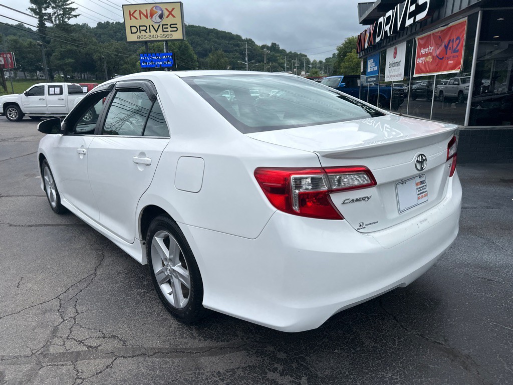 2013 Toyota Camry Image 2
