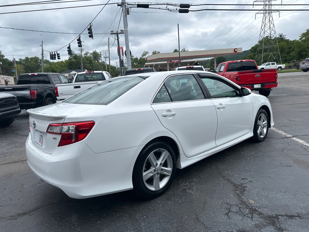 2013 Toyota Camry Image 4