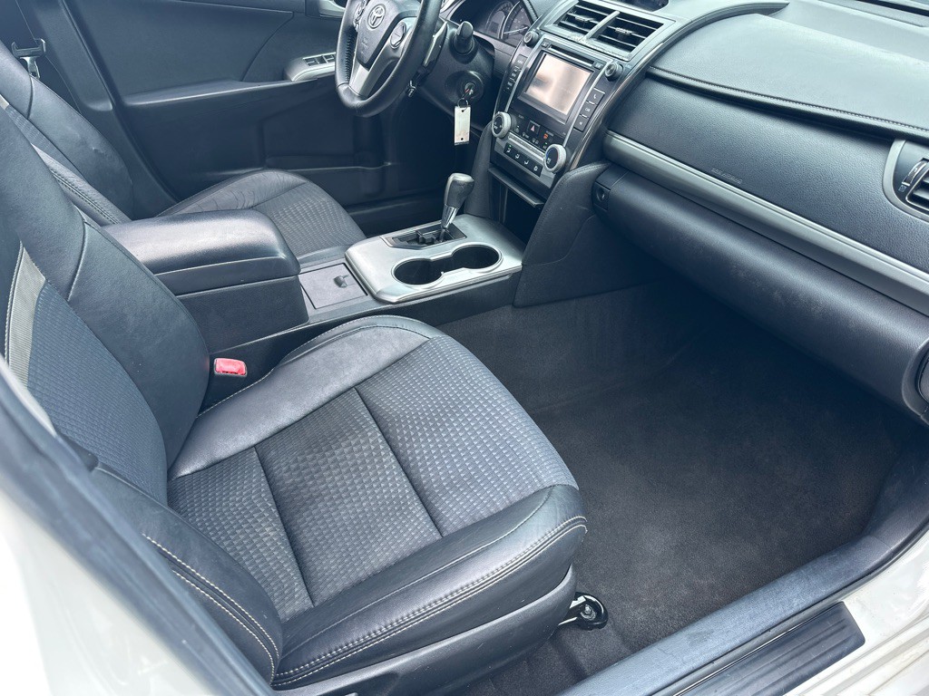 2013 Toyota Camry Image 6