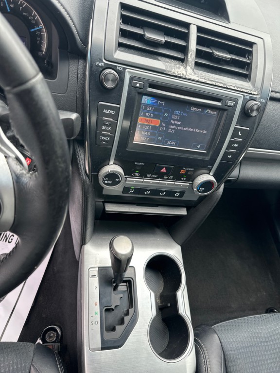 2013 Toyota Camry Image 12