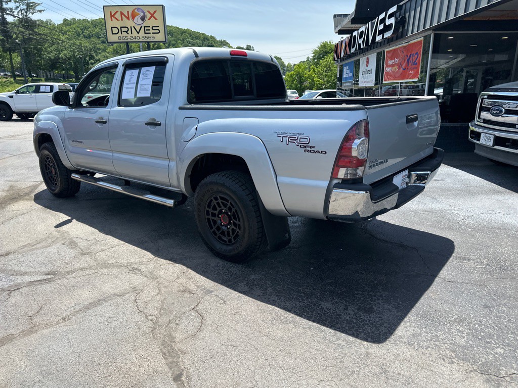 2010 Toyota Tacoma Image 2
