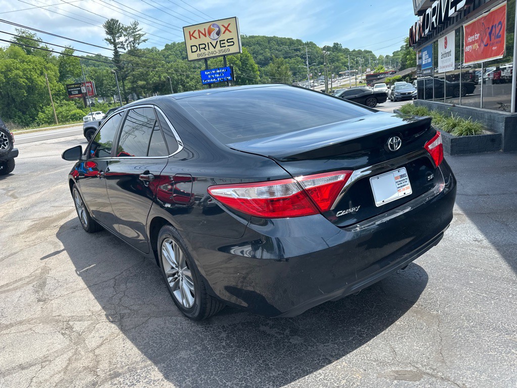 2016 Toyota Camry Image 2
