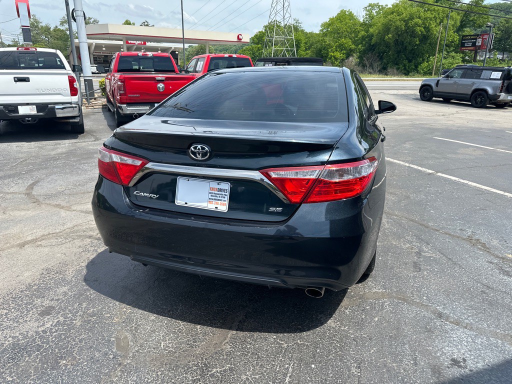 2016 Toyota Camry Image 3