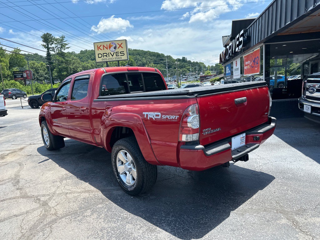 2015 Toyota Tacoma Image 2