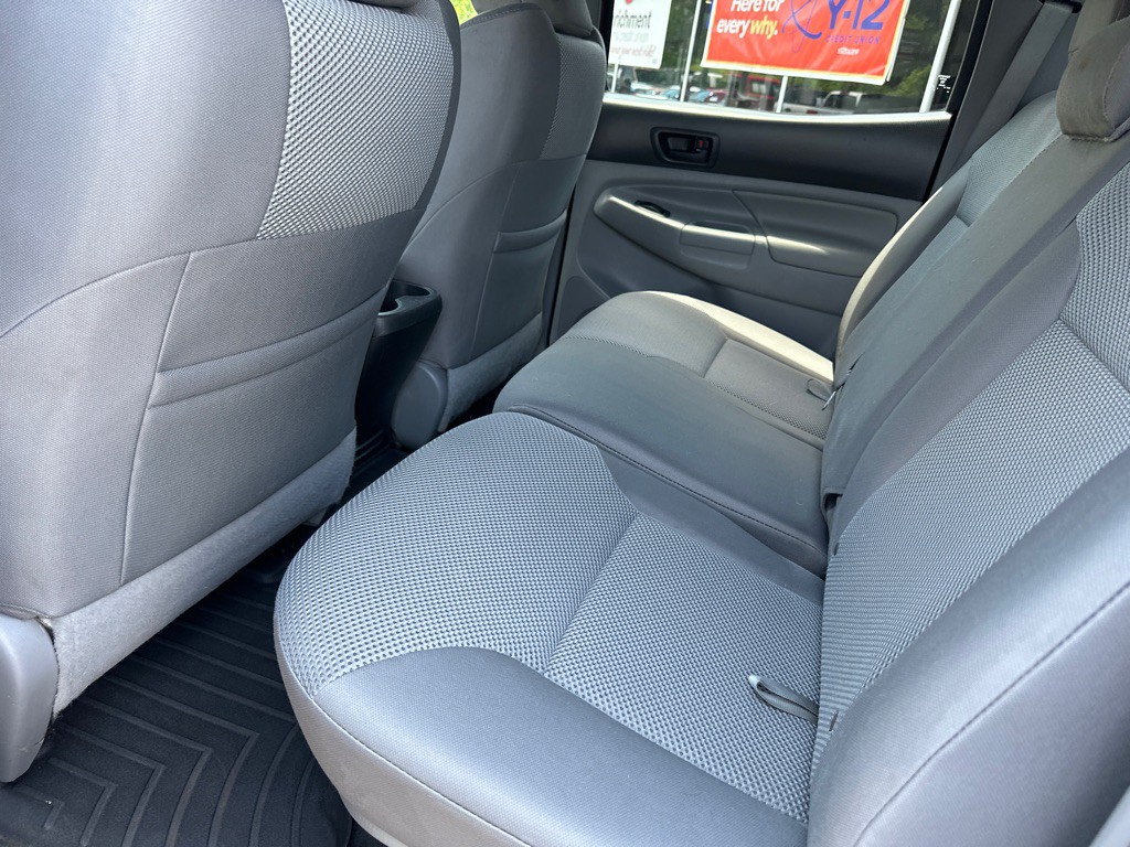 2015 Toyota Tacoma Image 11