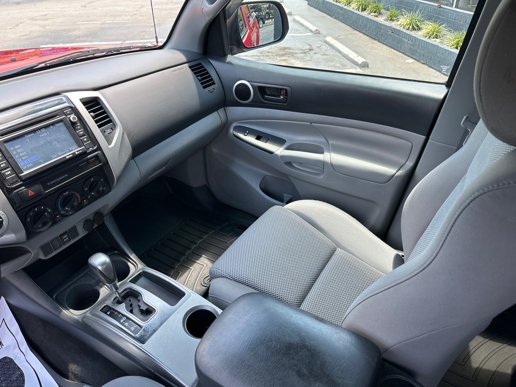 2015 Toyota Tacoma Image 12