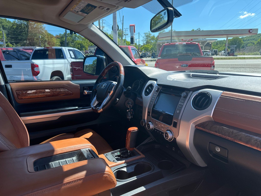 2016 Toyota Tundra Image 8