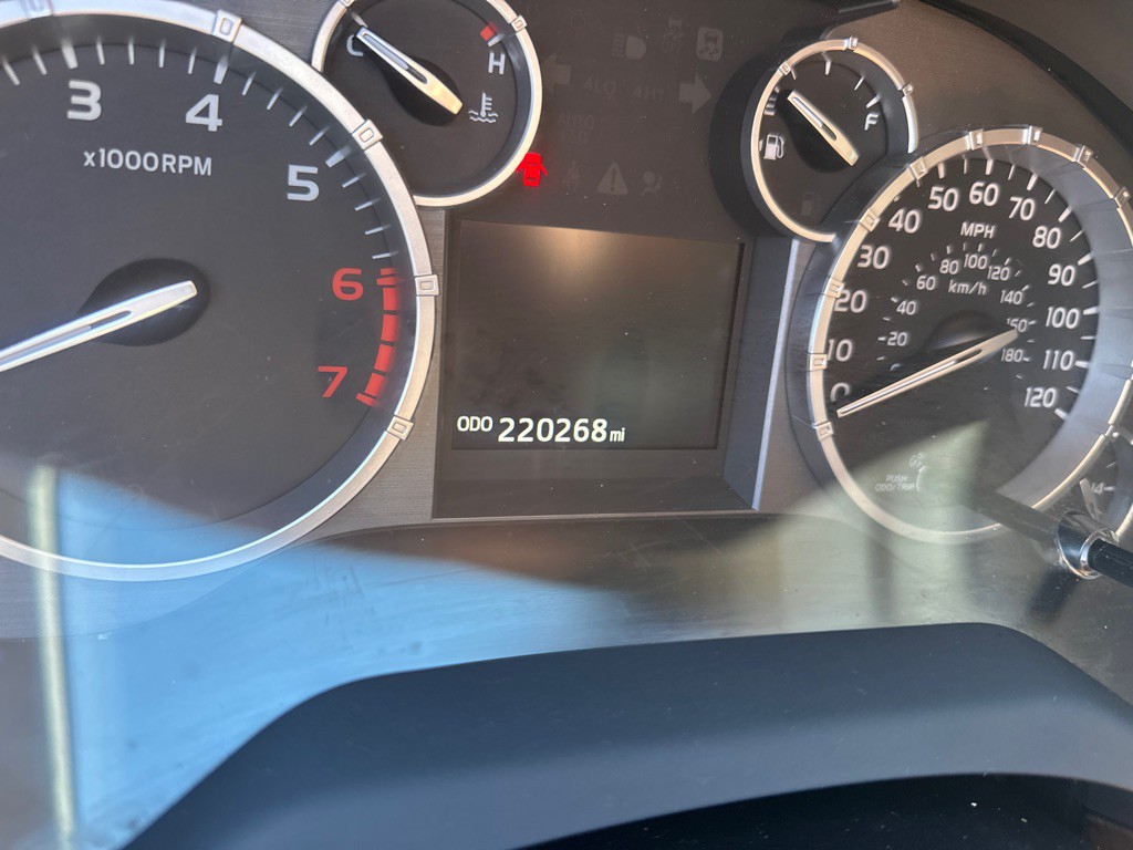 2016 Toyota Tundra Image 16