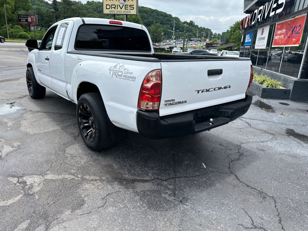 2013 Toyota Tacoma Image 2