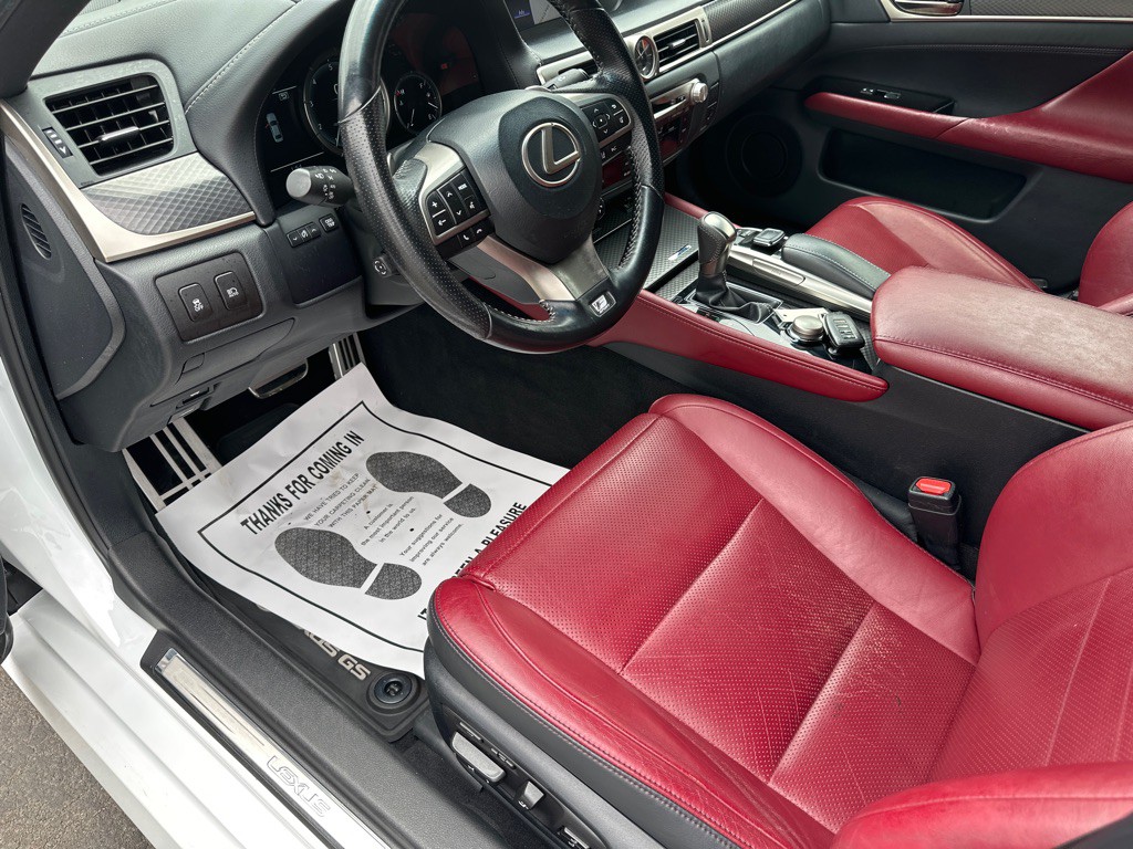 2017 Lexus GS Image 16